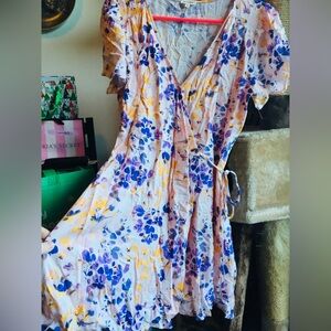 Size L dress by En Créme. Never worn. Very wrinkly.